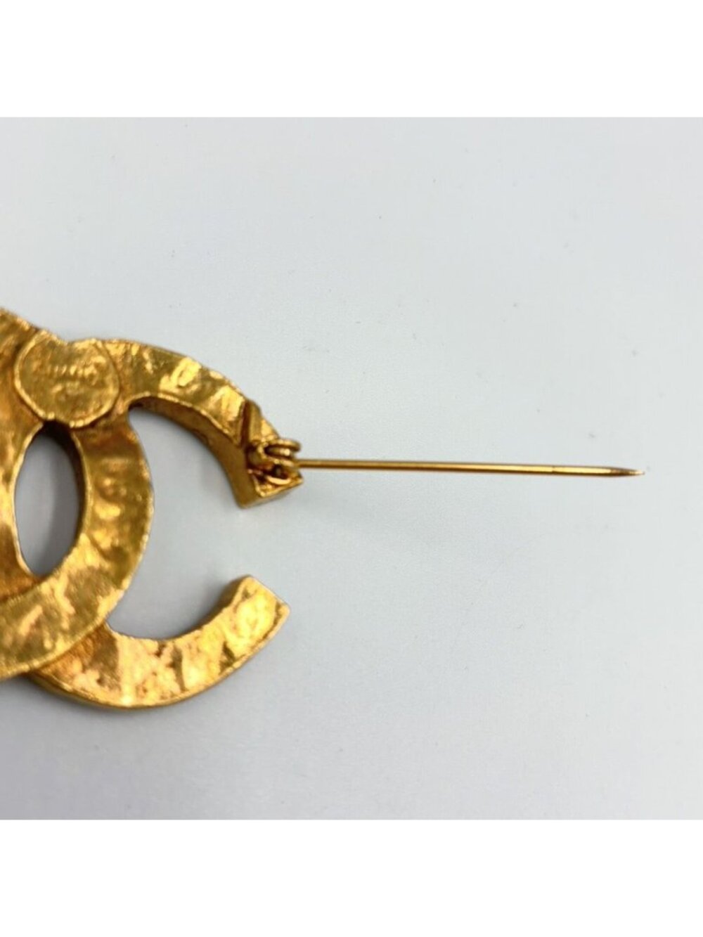 Chanel CC Logo Rhinestone Gold Brooch - Picture 6 of 7